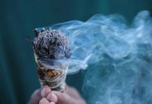 Herbal Smoke and Cleansing Rituals – The Invisible Power of Nature